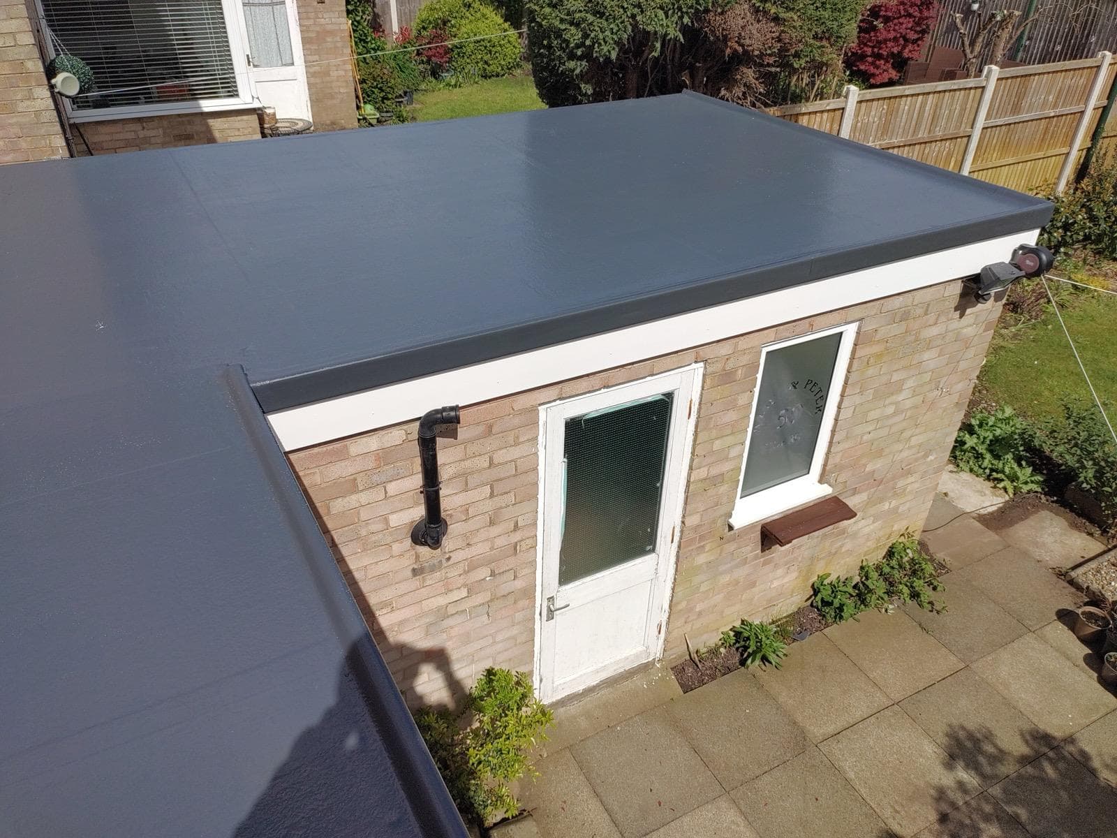 Flat roof installation